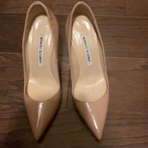 Manolo Blahnik nude pumps